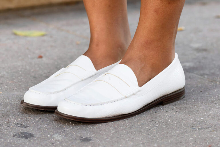 Cómo llevar zapatos sin calcetines